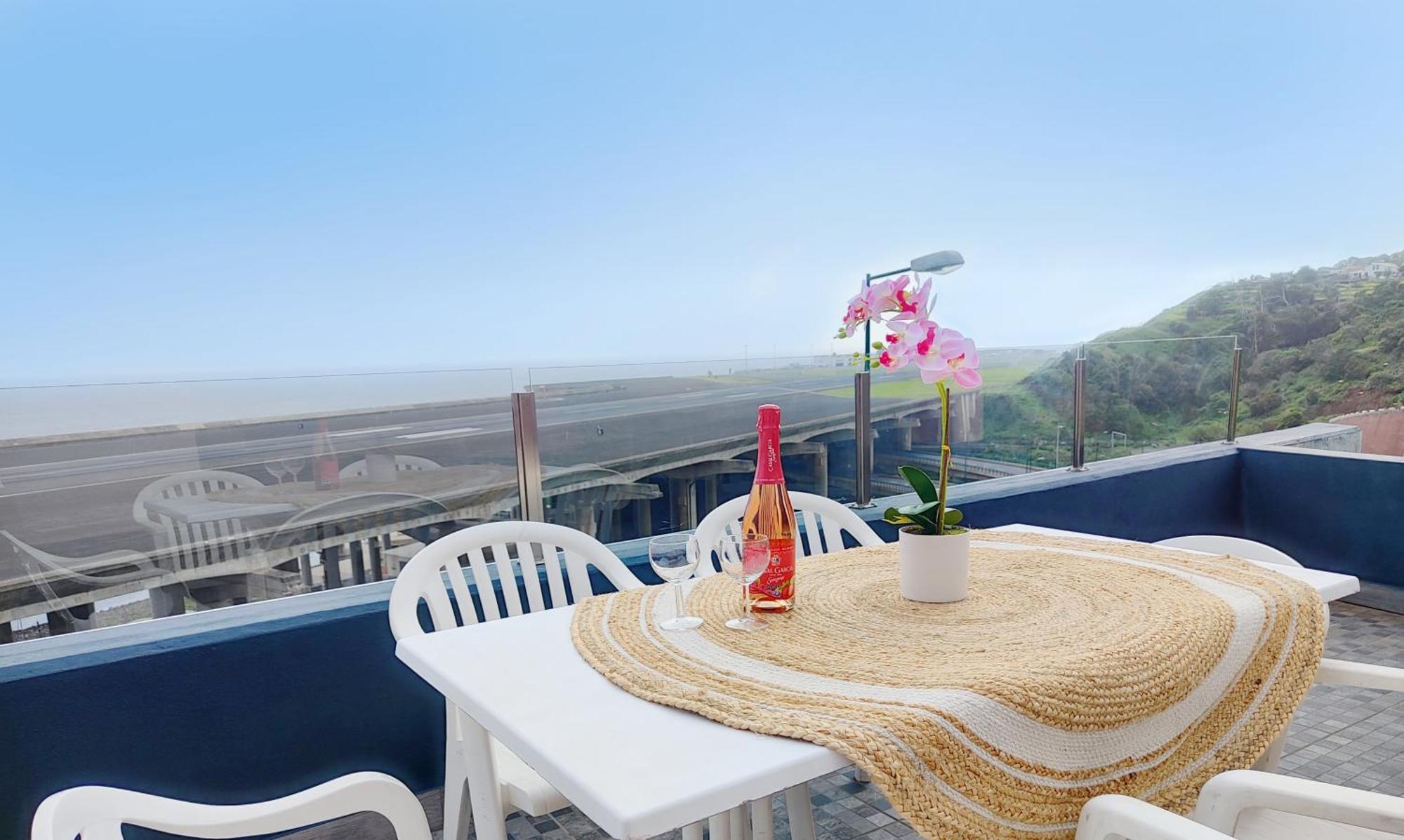 Gateone Al Airport View House Villa Machico  Kültér fotó