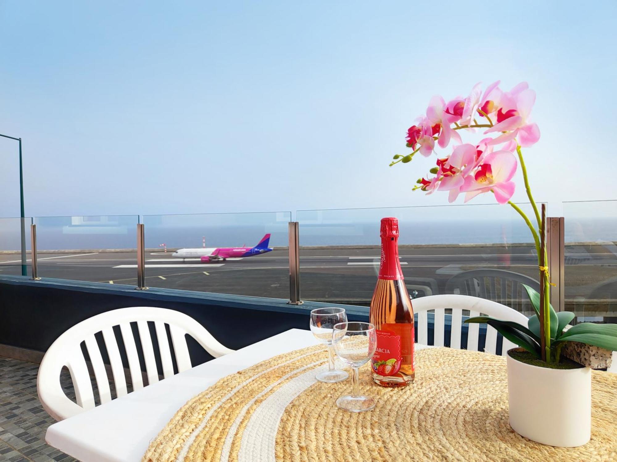 Gateone Al Airport View House Villa Machico  Kültér fotó